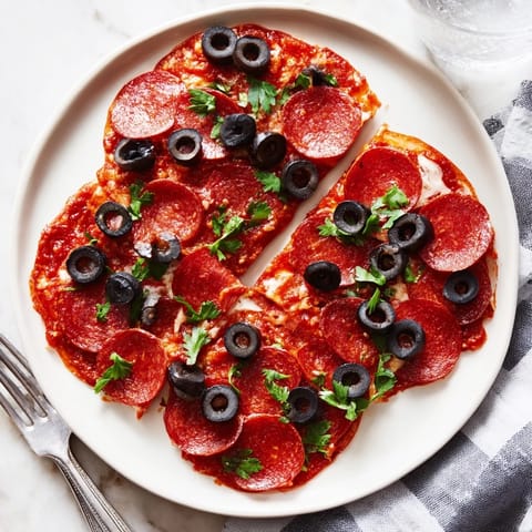 Würzige Pepperoni und Oliven