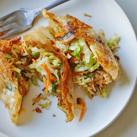 These crispy Rice Paper Dumplings showcase a flavorful veggie filling, perfect for a quick appetizer.